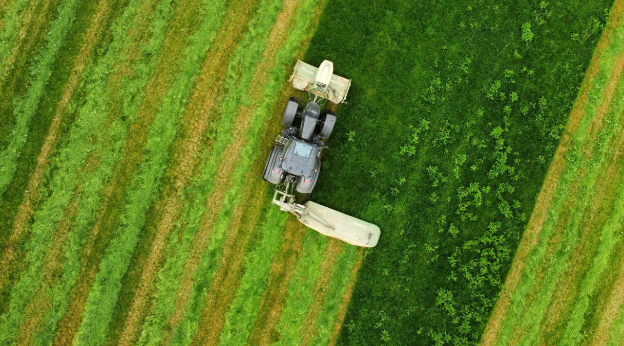 15 Aerial-View Quality Lawn Mowing | Precision Mowing for Large Sites - Image 1